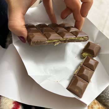 Bolçi Çikolatasında Görsel Ve Gerçek Arasındaki Uçurum