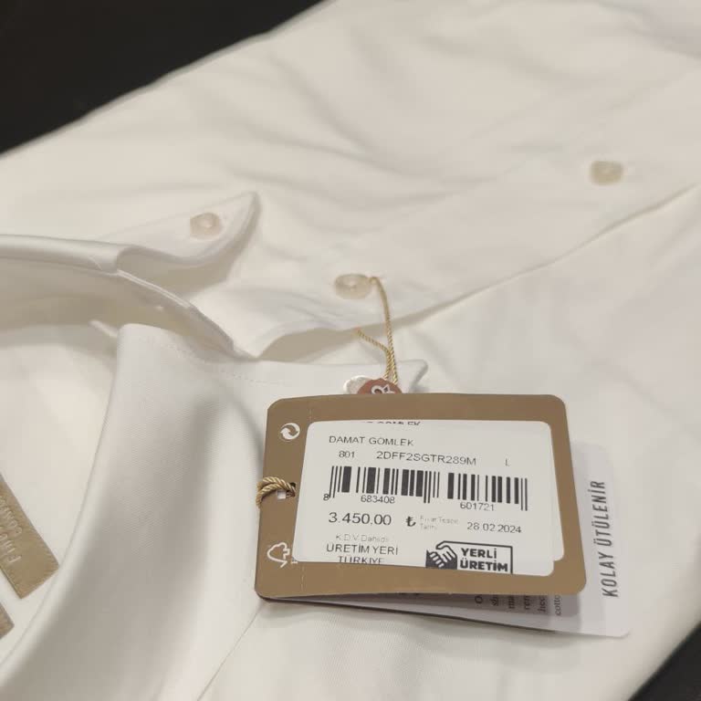DS Damat Refused to Honor Tagged Price on Shirt Despite Displaying ₺3450