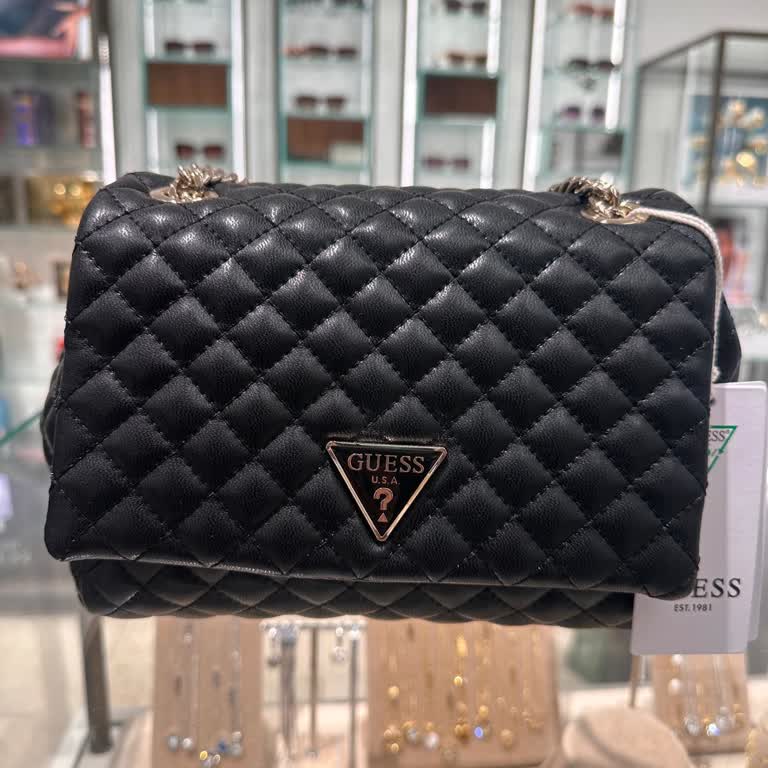 Guess Mağazasında Üretim Hatası Ve Yetersiz Çözüm