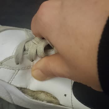 Nike Ayakkabının Yanlardan Açılması Ve Yetersiz Destek