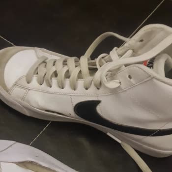 Nike Ayakkabının Yanlardan Açılması Ve Yetersiz Destek