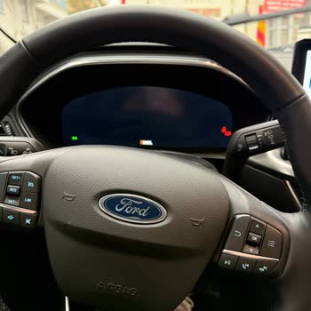 Yeni Ford Focus'ta Hayalet Ekran Sorunu