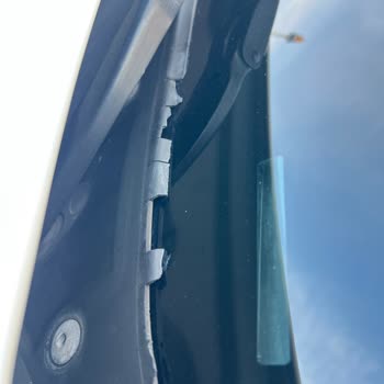 BMW F30 Ön Cam Fitili Kalite Sorunu