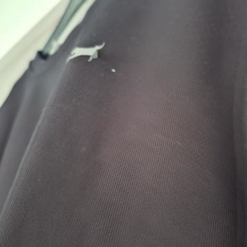 Slazenger Sweatshirt'ün Hızla Bozulan Logosu