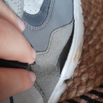 Guess Ayakkabıda Yanlarda Açılma Sorunu