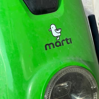 Kaldırımları İşgal Eden Martı Motosikletleri