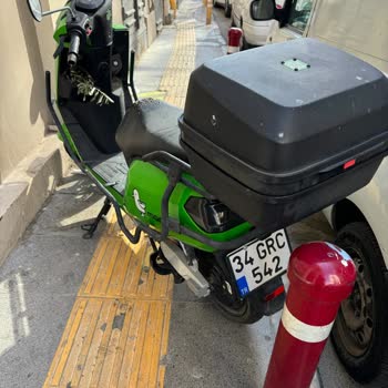 Kaldırımları İşgal Eden Martı Motosikletleri