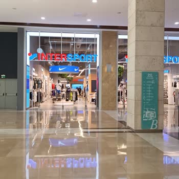 Nike Schuhe von Intersport machen Geräusche trotz Rückgabe und enttäuschender Erfahrung