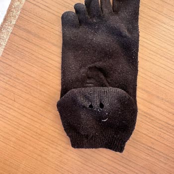 Gümüş Çorapta Hayal Kırıklığı: Dayanıksız Ürün Ve İlgisiz Satıcı