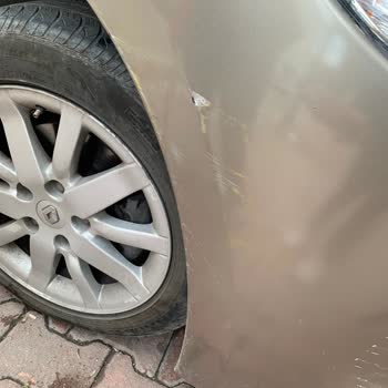 BİM Kamyonu Çarpıp Kaçtı: Esenyurt'ta Kaza Mağduriyeti