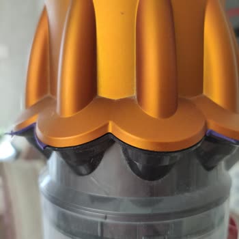 Dyson Süpürgemin Parçaları Kopuyor Ve Çekiş Gücü Düşüyor