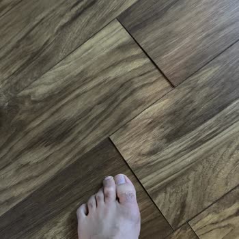 Eksper Raporlarına Rağmen Çözüm Sunmayan Parke Şirketi
