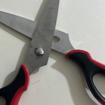 Paslanan Tupper Mutfak Makası Hayal Kırıklığı