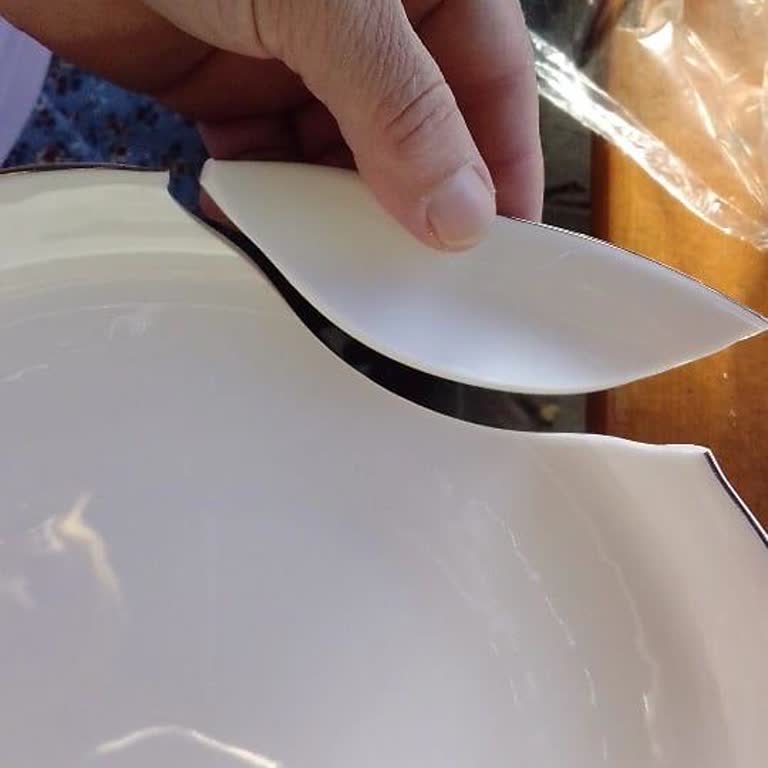 Kırık Kahvaltı Seti Ve İlgisiz Müşteri Hizmeti