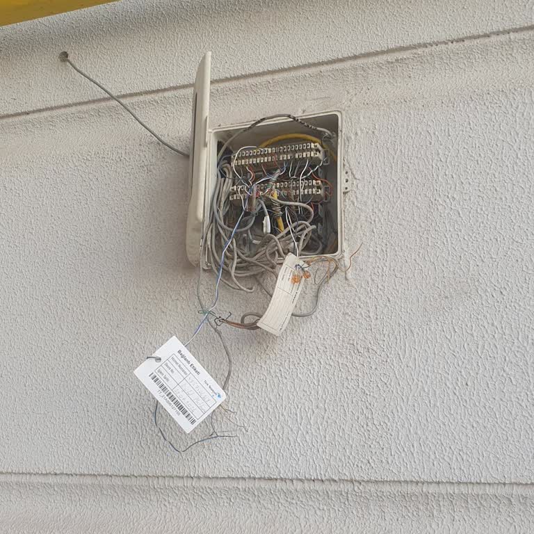 Sürekli Kesilen İnternet Ve İlgisiz Hizmet