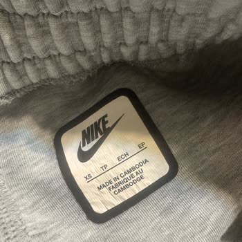 Nike Eşofman Altında Kumaş Yıpranması Ve Destek Eksikliği