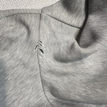 Nike Eşofman Altında Kumaş Yıpranması Ve Destek Eksikliği