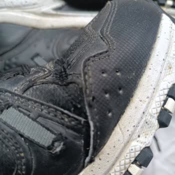 Skechers Botlar 4 Ayda Patladı Su Alıyor İade Süreci Sorunlu