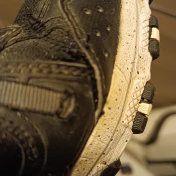 Skechers Botlar 4 Ayda Patladı Su Alıyor İade Süreci Sorunlu