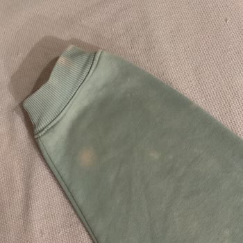 Hediye Sweatshirtte Şok Edici Renk Değişiklikleri