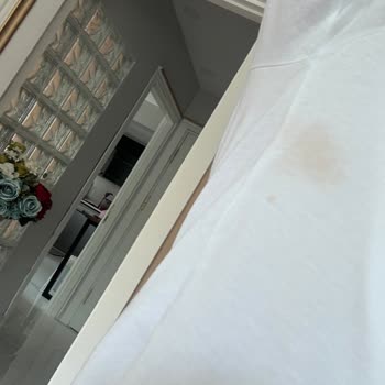 Yves Saint Laurent Libre Le Perfume Stains Clothing