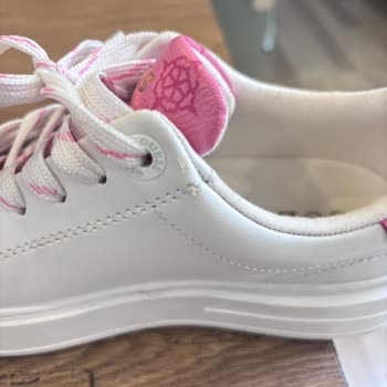 Guess Ayakkabıda Beklenmedik Deri Soyulması Sorunu