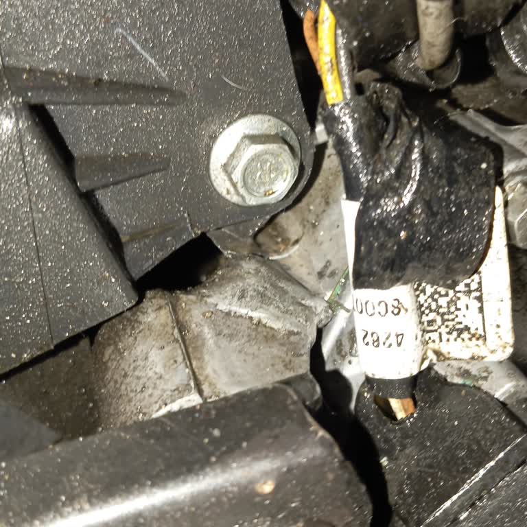 Yeni Modelde Parça Eksikliği Ve Yağ Kaçağı Sorunu