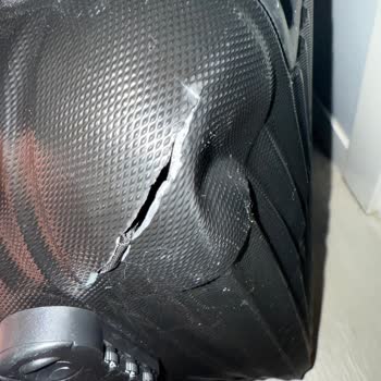 Valiz Hasarı Ve Yardım Eksikliği