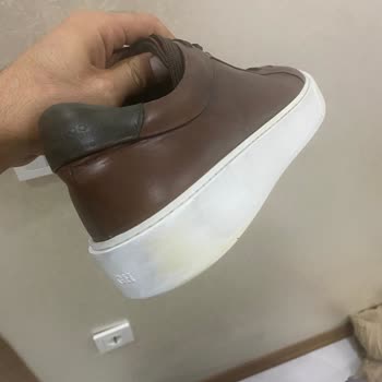 Garanti Süresinde Sararan Ayakkabıya Çözüm Bulunmadı