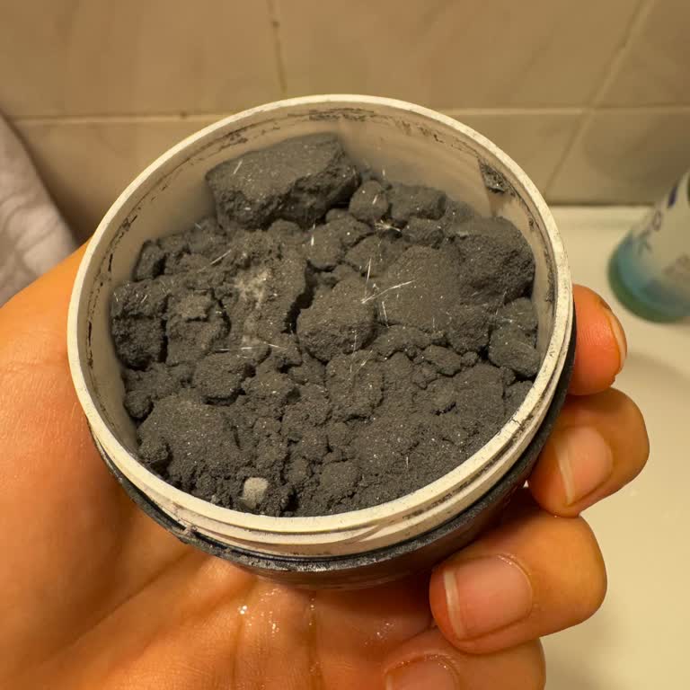 Piu Cosmetic Üründe Hijyen Sorunu Ve İletişim Eksikliği