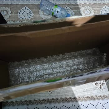 Monster Notebook Servicerückgabe mit fehlenden Plastikschützern, Originalverpackung beschädigt