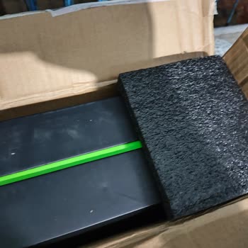 Monster Notebook Servicerückgabe mit fehlenden Plastikschützern, Originalverpackung beschädigt