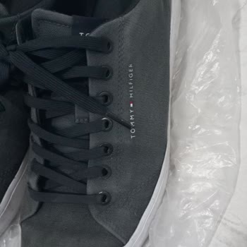 Tommy Hilfiger Ayakkabıda Renk Solması Ve Açılma Sorunu