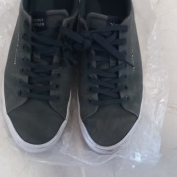 Tommy Hilfiger Ayakkabıda Renk Solması Ve Açılma Sorunu