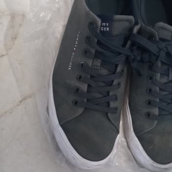 Tommy Hilfiger Ayakkabıda Renk Solması Ve Açılma Sorunu