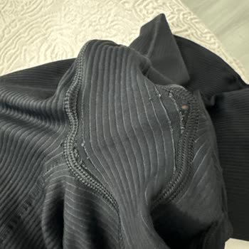 Calvin Klein Leggings’ Seams Ripped Immediately After First Wear