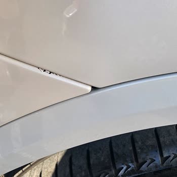 BMW 120 Lackprobleme nach kurzer Zeit, enttäuschende BMW Erfahrung mit Stoßfänger