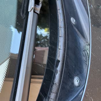 Severe Deformation of Wiper Grille on My 2017 BMW 1.16d – Requesting Resolution