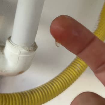 Sanica Kombi İle Süreklilik Gösteren Su Sızıntısı Ve Yetersiz Müşteri Hizmetleri