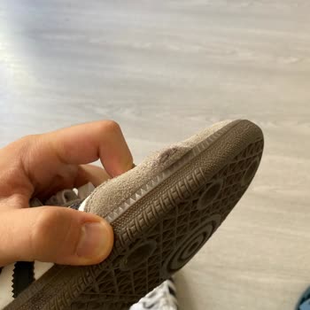 Adidas Ayakkabıda Beklenmedik Deformasyon