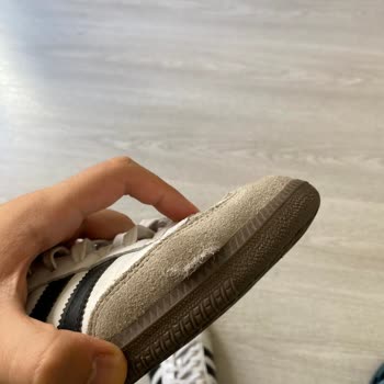 Adidas Ayakkabıda Beklenmedik Deformasyon