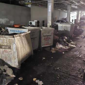 Park Mavera Yönetim Çöpler Tek Yerde Biriktiriliyor, Oluşan Görüntü, Koku Ve Hijyen Kötü Halde!