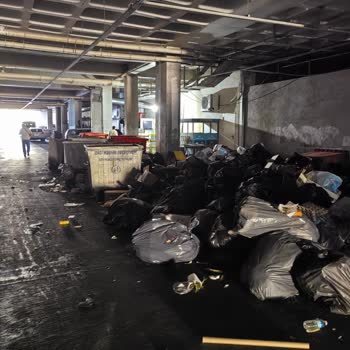 Park Mavera Yönetim Çöpler Tek Yerde Biriktiriliyor, Oluşan Görüntü, Koku Ve Hijyen Kötü Halde!