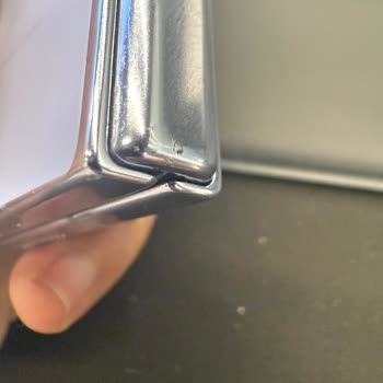 Galaxy Fold 5 Kılıfı Cihazı Çiziyor: Samsung'dan Acil Çözüm Bekliyorum