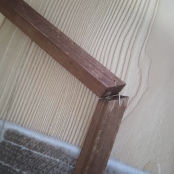 Kırık Gelen Ahşap Işıklı Fotoğraf Askısı