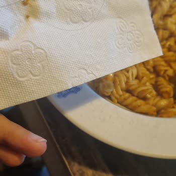 Hazır Makarna Paketinden Çıkan İstenmeyen Sürpriz