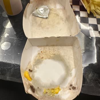 Dağılmış Ve Soğuk Hamburgerler: McDonald's Siparişimiz Hayal Kırıklığı Yarattı