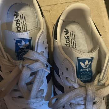 Adidas Ayakkabıda Renk Dağılımı Ve Müşteri Hizmetleri Sorunu