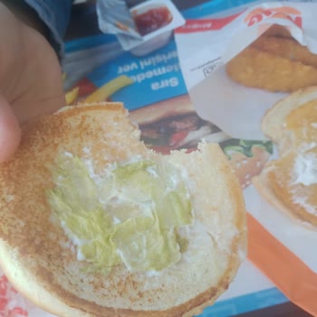 Burger King'de Hayal Kırıklığı: Çürük Marul Ve Eksik Malzeme
