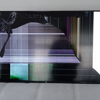 Kırık TV Paneli Ve İletişim Sorunları